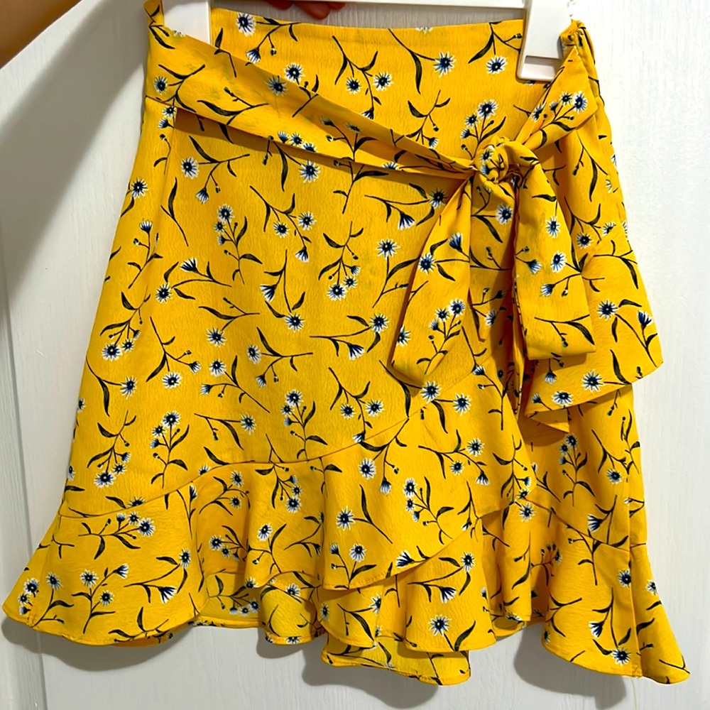 H&M, size 0. Only worn once, like new!